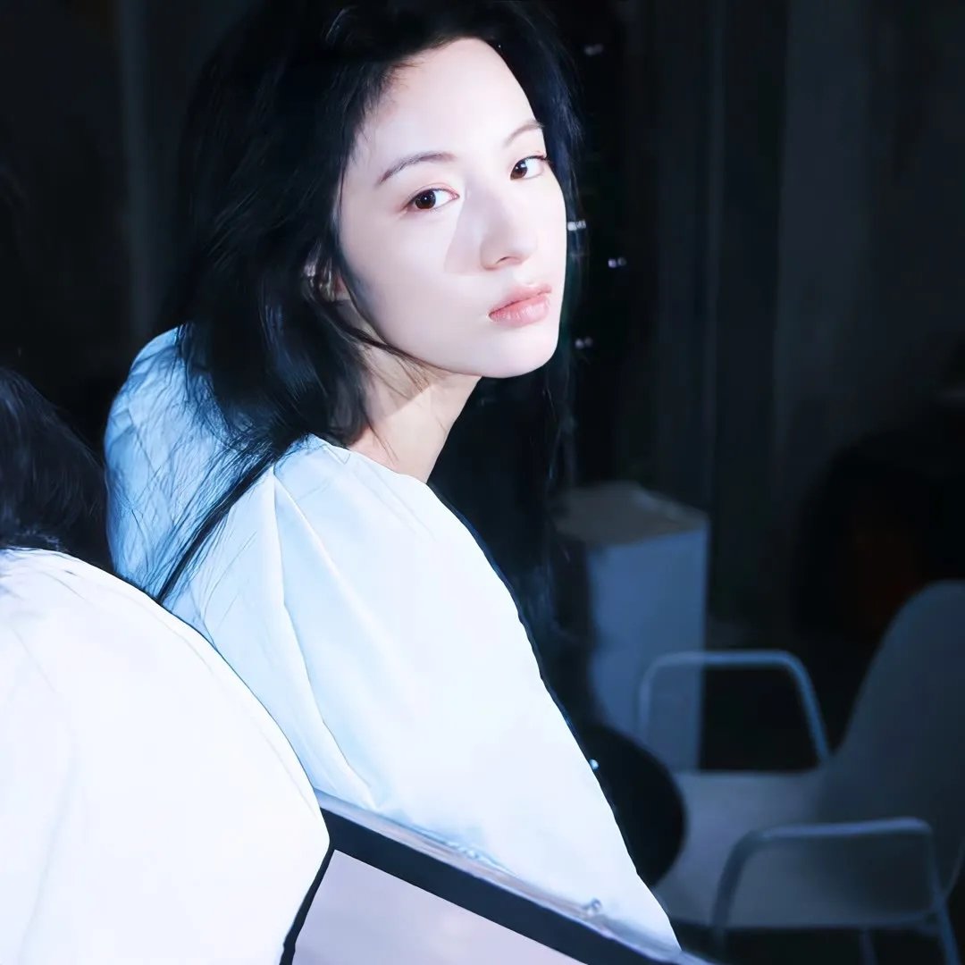 她的伪装